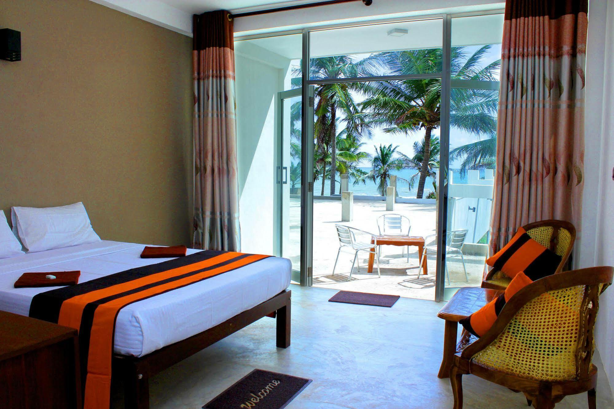 Saara Beach Hotel Marawila Exterior photo