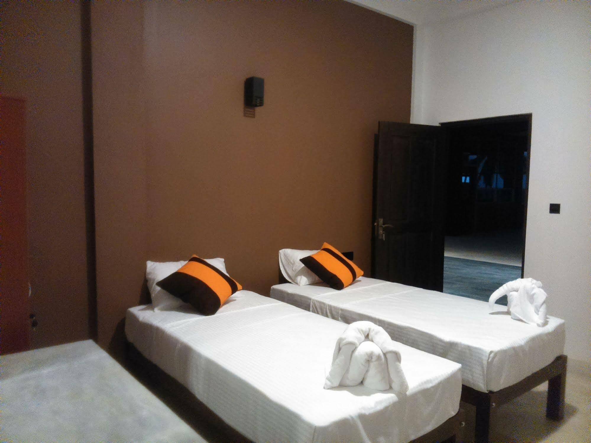 Saara Beach Hotel Marawila Exterior photo